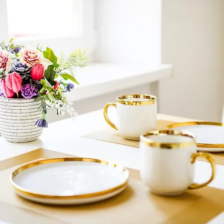 Elegant 1-Bedroom Apartment With Small Breakfast & Free Parking شقة *