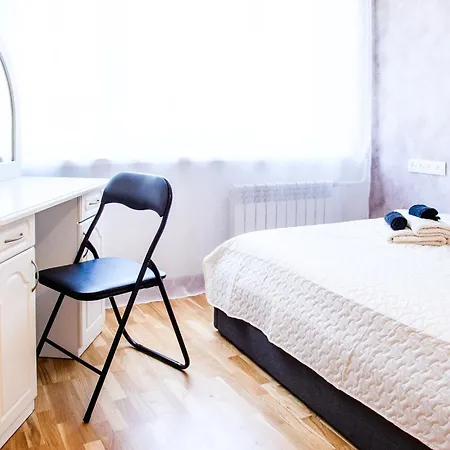 Elegant 1-Bedroom Apartment With Small Breakfast & Free Parking شقة