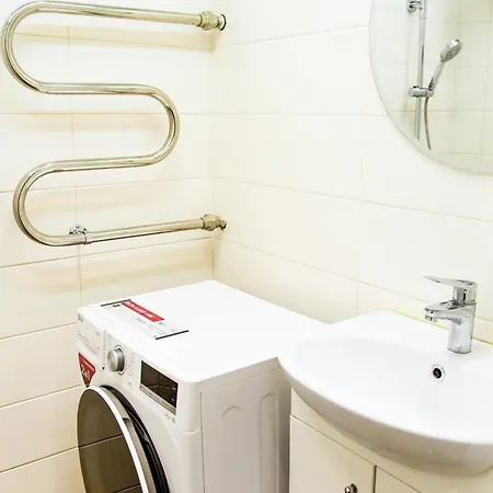 Elegant 1-Bedroom Apartment With Small Breakfast & Free Parking *