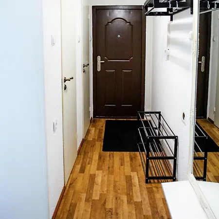 Elegant 1-Bedroom Apartment With Small Breakfast & Free Parking شقة *