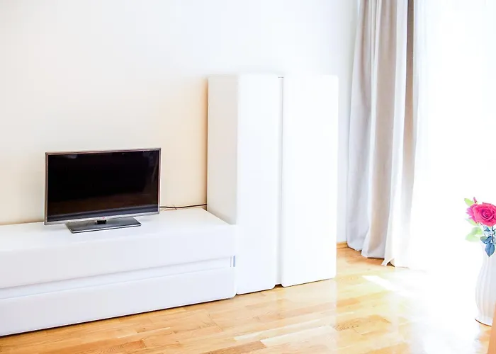 Elegance 1 Bedroom Апартаменты